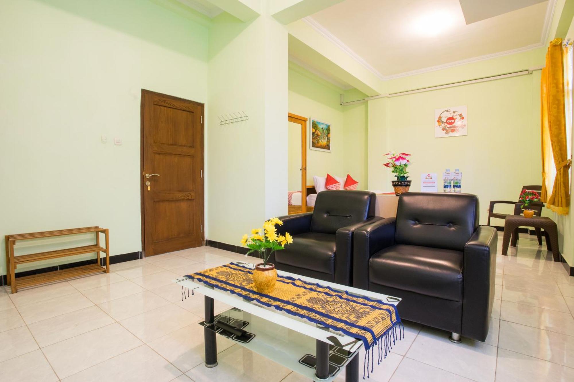 Oyo 1419 Rhona Guest House Syariah Yogyakarta Esterno foto