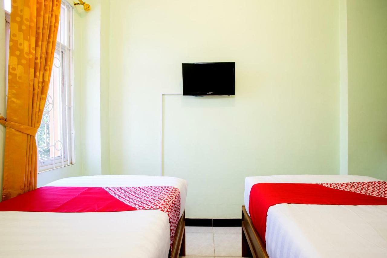 Oyo 1419 Rhona Guest House Syariah Yogyakarta Esterno foto
