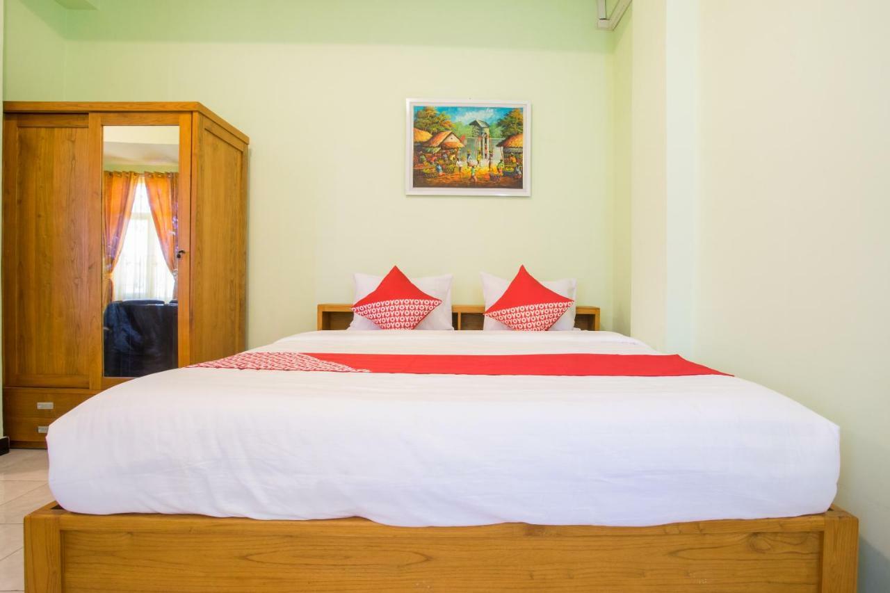 Oyo 1419 Rhona Guest House Syariah Yogyakarta Esterno foto