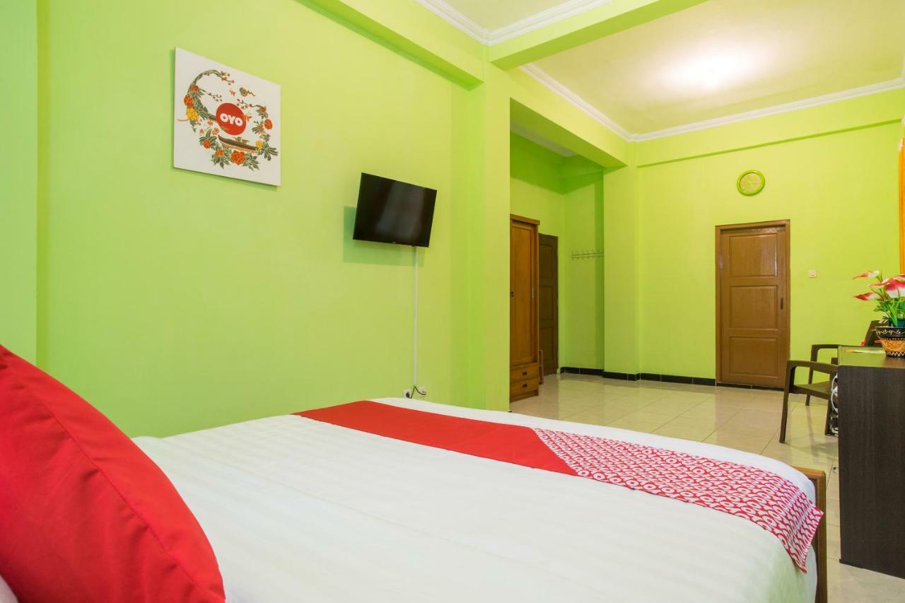 Oyo 1419 Rhona Guest House Syariah Yogyakarta Esterno foto