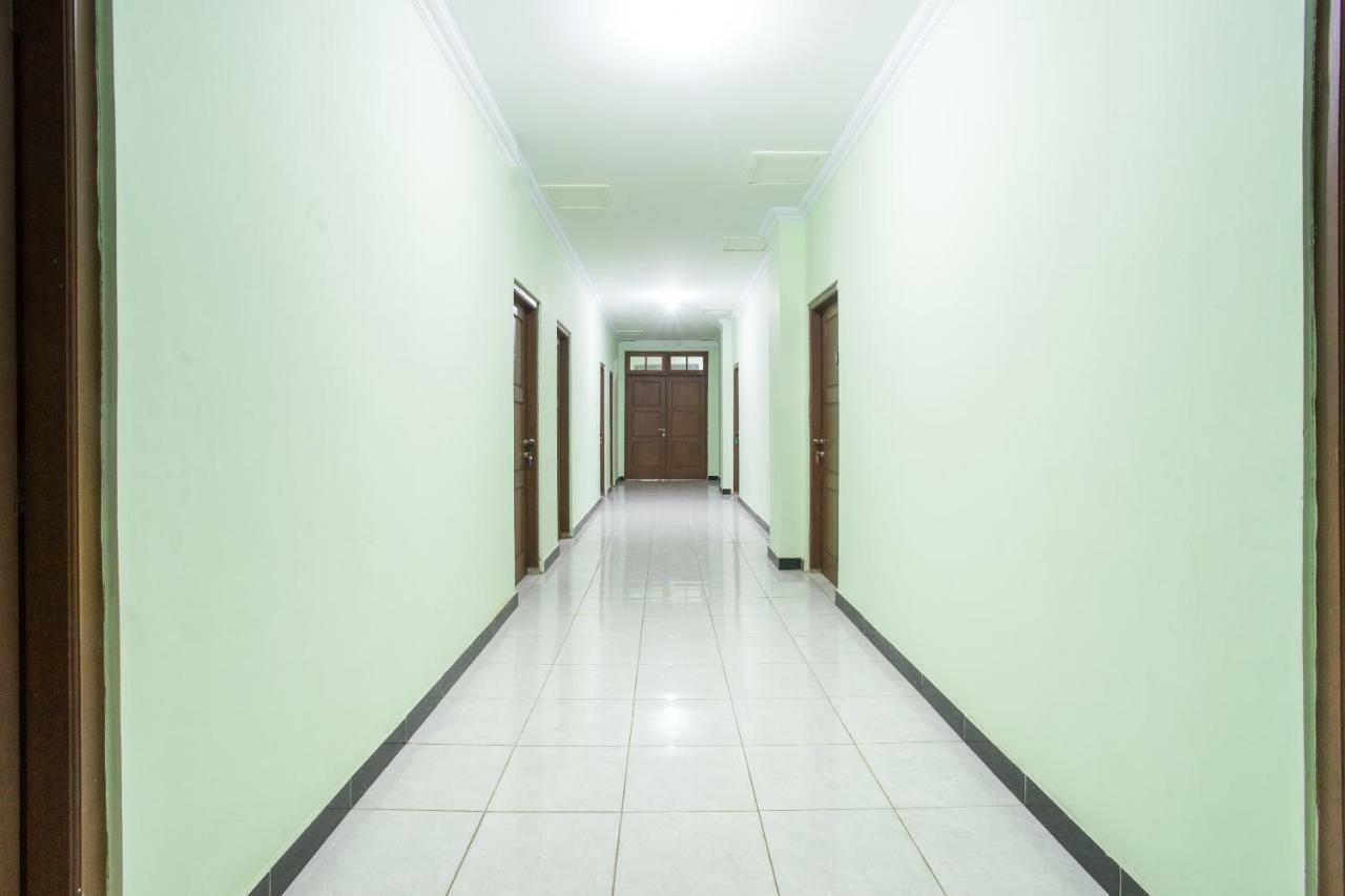 Oyo 1419 Rhona Guest House Syariah Yogyakarta Esterno foto