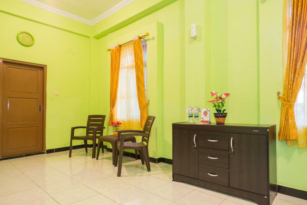 Oyo 1419 Rhona Guest House Syariah Yogyakarta Esterno foto