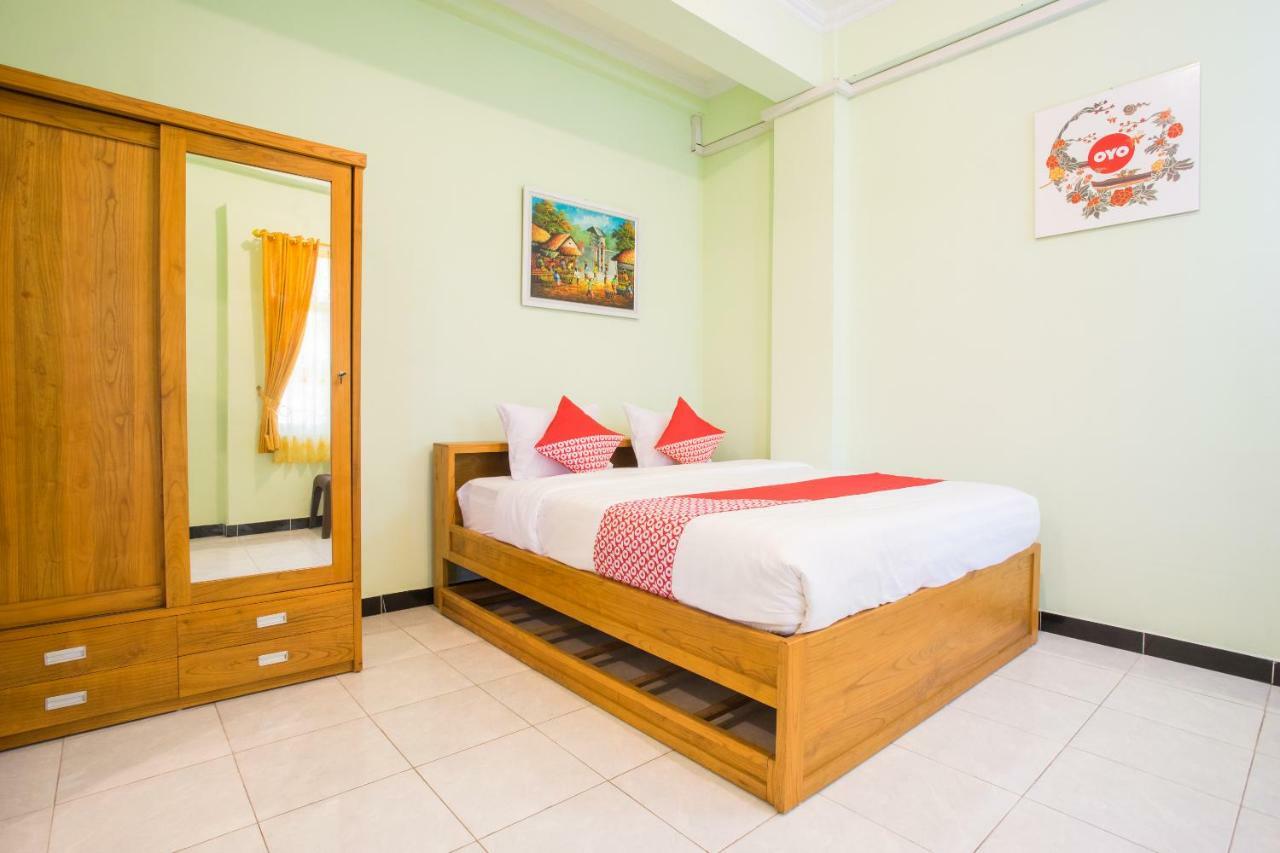 Oyo 1419 Rhona Guest House Syariah Yogyakarta Esterno foto